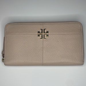 Tory Burch Light Oak/205 44732 1017 Wallet 🎉🎉Host Pick 03/14/24🎉🎉